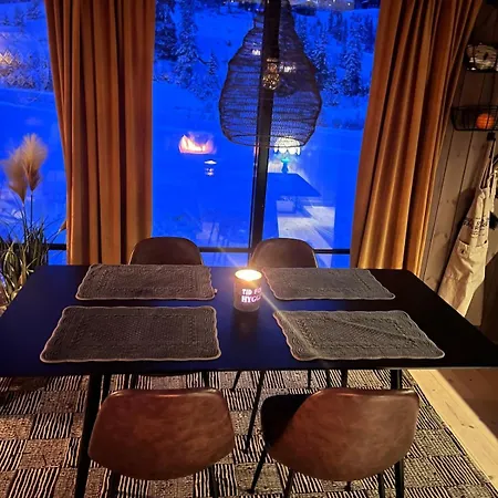 In & Out, Family Kvitfjell East -